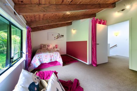 Photo of property in 7 Sylvan Valley Avenue, Titirangi, Auckland, 0604