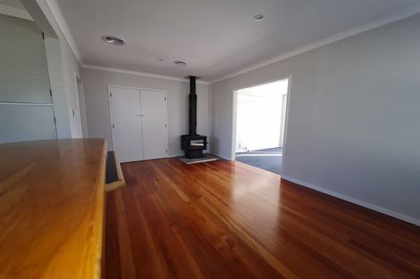 Photo of property in 669 Swanson Road, Swanson, Auckland, 0612