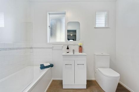 Photo of property in 30 Barrys Road, Glendene, Auckland, 0602
