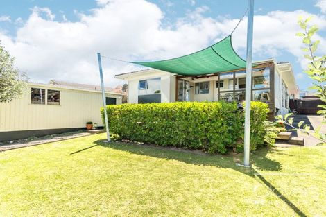 Photo of property in 4214a/2 Great North Road, Glendene, Auckland, 0602