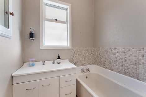 Photo of property in 27 Roberts Avenue, Aramoho, Whanganui, 4500