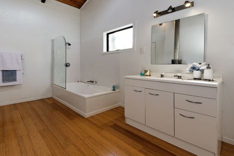 Photo of property in 7 Sylvan Valley Avenue, Titirangi, Auckland, 0604