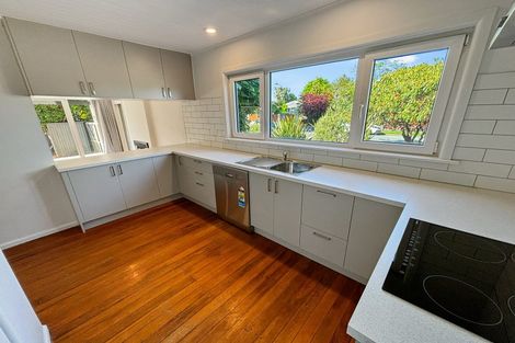 Photo of property in 5 Brookby Crescent, Avonhead, Christchurch, 8042