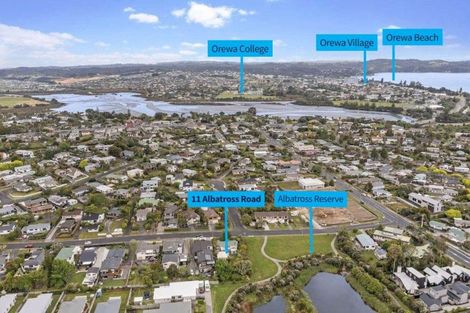 Photo of property in 11 Albatross Road, Red Beach, 0932