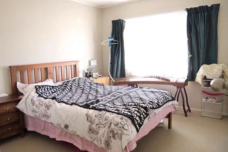 Photo of property in 5 Newington Road, Henderson, Auckland, 0612