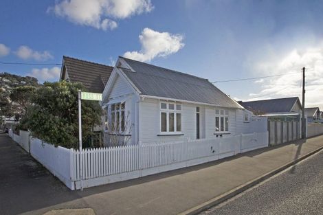 Photo of property in 63 Endeavour Street, Lyall Bay, Wellington, 6022