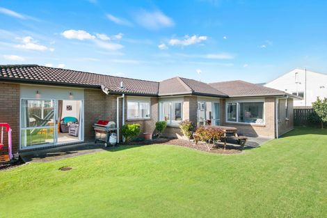 Photo of property in 19 Magnolia Drive, Waiuku, 2123