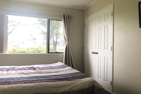 Photo of property in 33 Ginders Drive, Massey, Auckland, 0614