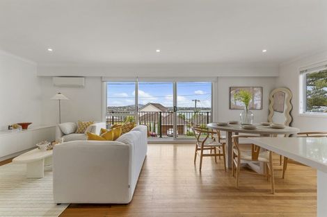 Photo of property in 2/104 Sylvan Avenue, Northcote, Auckland, 0627