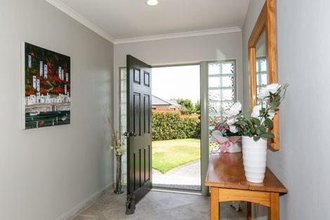 Photo of property in 18 Forbury Way, Taradale, Napier, 4112