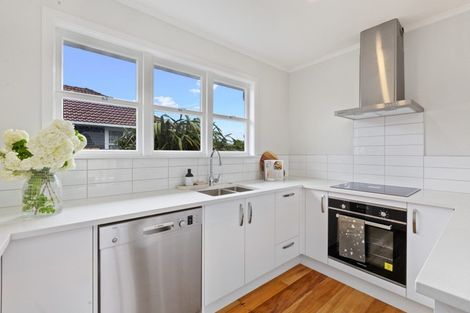 Photo of property in 3 Daphne Street, Kelston, Auckland, 0602