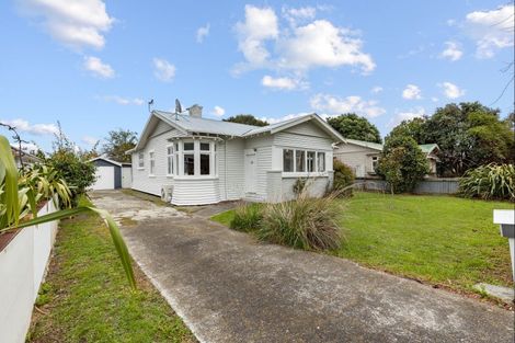Photo of property in 36 Kingswood Street, Takaro, Palmerston North, 4412