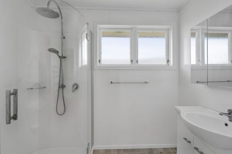 Photo of property in 14 Kauri Street, Merrilands, New Plymouth, 4312