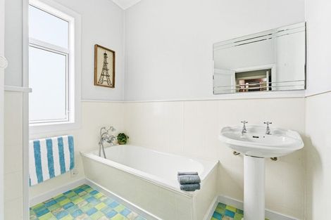 Photo of property in 52 Parsons Street, Saint Johns Hill, Whanganui, 4501