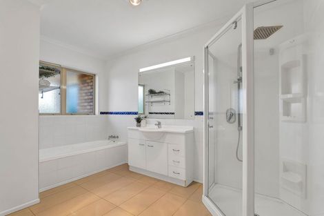 Photo of property in 6c Highfield Place, Highlands Park, New Plymouth, 4312