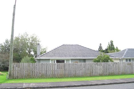 Photo of property in 4 Paton Avenue, Te Atatu South, Auckland, 0610