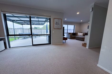 Photo of property in 24 Arthur Rolfe Lane, Swanson, Auckland, 0614