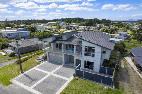 Photo of property in 27 Nelson Street, Foxton Beach, Foxton, 4815