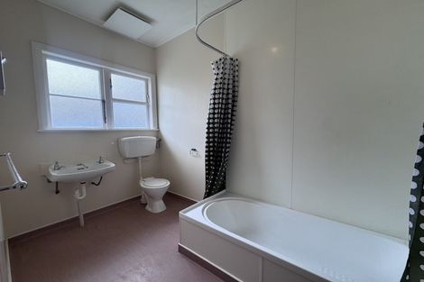Photo of property in 2 Anderson Street, Hokowhitu, Palmerston North, 4410