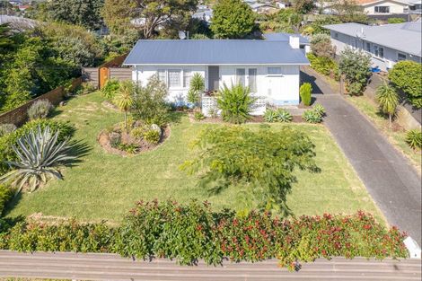 Photo of property in 9 Lee Street, Castlecliff, Whanganui, 4501