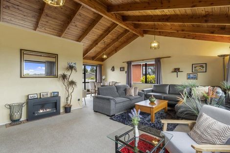 Photo of property in 3 Lantana Road, Green Bay, Auckland, 0604