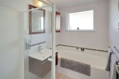 Photo of property in 52 Inwoods Road, Parklands, Christchurch, 8083