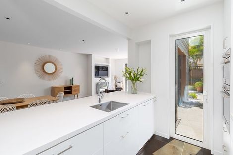 Photo of property in 93 Holly Road, St Albans, Christchurch, 8014