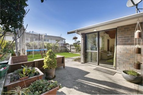 Photo of property in 108b Colwill Road, Massey, Auckland, 0614