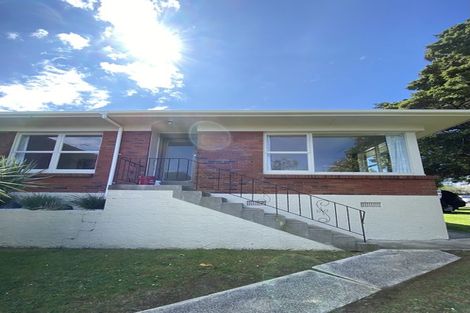 Photo of property in 2 Totara Grove, Hillcrest, Auckland, 0627