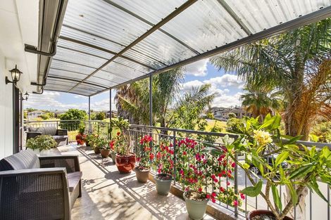 Photo of property in 23 Onemana Way, Te Atatu Peninsula, Auckland, 0610