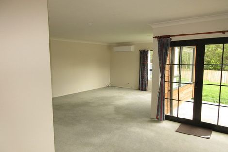 Photo of property in 15u6 Glanmire Road, Newlands, Wellington, 6037