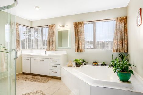 Photo of property in 8 Observatory Close, Whitby, Porirua, 5024