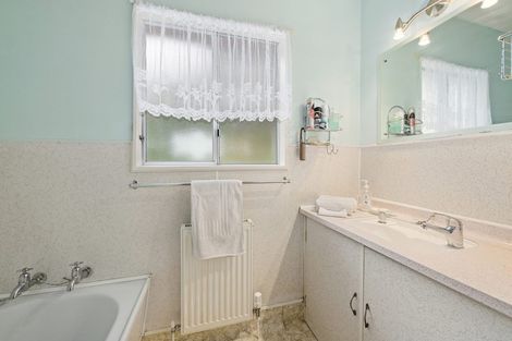 Photo of property in 2/50 Lincoln Avenue, Tawa, Wellington, 5028