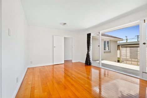 Photo of property in 727 Te Atatu Road, Te Atatu Peninsula, Auckland, 0610