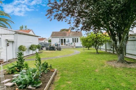 Photo of property in 35 Nuffield Avenue, Marewa, Napier, 4110