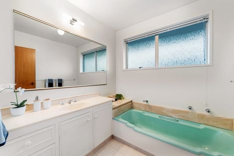 Photo of property in 4 Hawkswood Place, Avonhead, Christchurch, 8042