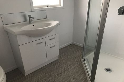 Photo of property in 2/24 Tobruk Crescent, Milford, Auckland, 0620