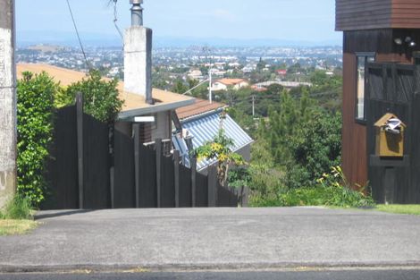 Photo of property in 2/5 High Road, Glenfield, Auckland, 0629