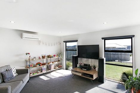 Photo of property in 17 Story Street, Foxton Beach, Foxton, 4815
