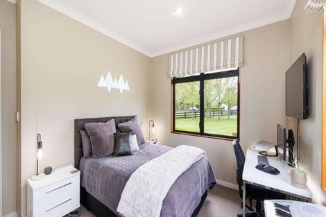 Photo of property in 7 Titirangi Drive, Fitzherbert, Palmerston North, 4471