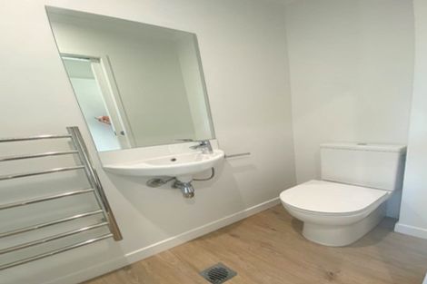 Photo of property in 4/5 Peachgrove Road, Te Atatu Peninsula, Auckland, 0610