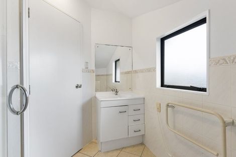Photo of property in 2/14 Mossop Rise, Glenfield, Auckland, 0629