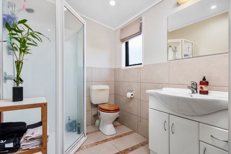 Photo of property in 106 Queen Street, Northcote Point, Auckland, 0627