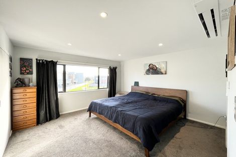 Photo of property in 42 Bordeaux Parade, Te Atatu South, Auckland, 0610