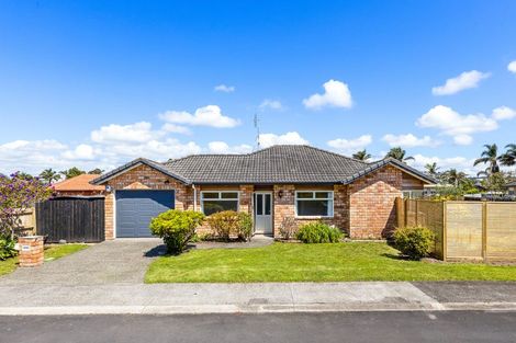 Photo of property in 11 Francis Skinner Place, Orewa, 0931