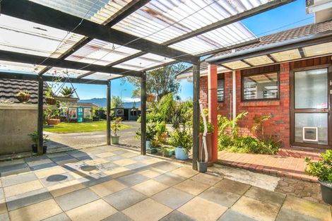 Photo of property in 17 Henley Street, Westport, 7825