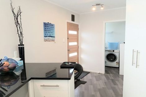 Photo of property in 47 Plumley Crescent, Mangere, Auckland, 2022