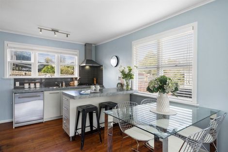 Photo of property in 1/62 Roberts Road, Glenfield, Auckland, 0629