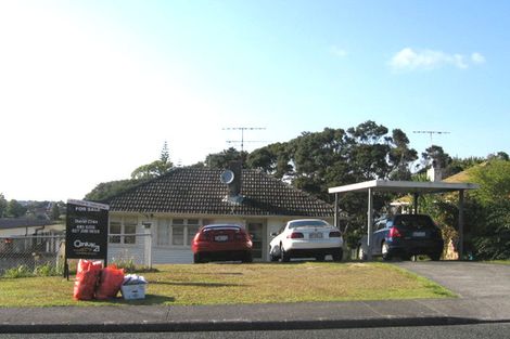 Photo of property in 1/27 Hogans Road, Glenfield, Auckland, 0629