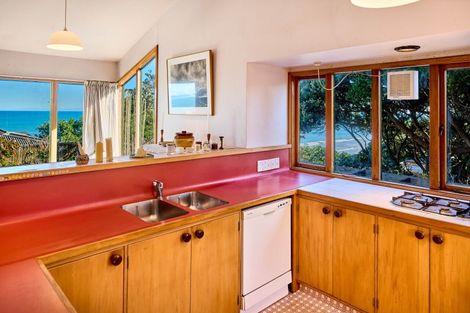Photo of property in 21 Wellington Road, Paekakariki, 5034